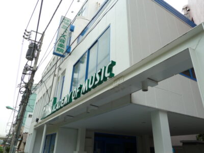 川崎鷹也の出身中学や高校はどこ？結婚した嫁との馴れ初めも調査！