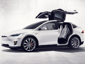 大谷翔平の愛車テスラの車種や価格を調査！運転の腕前はどうなの？